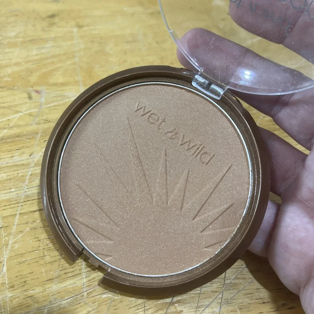Wet N Wild Coloricon Bronzer 739 Ticket‎ To Brazil 0.46 oz New